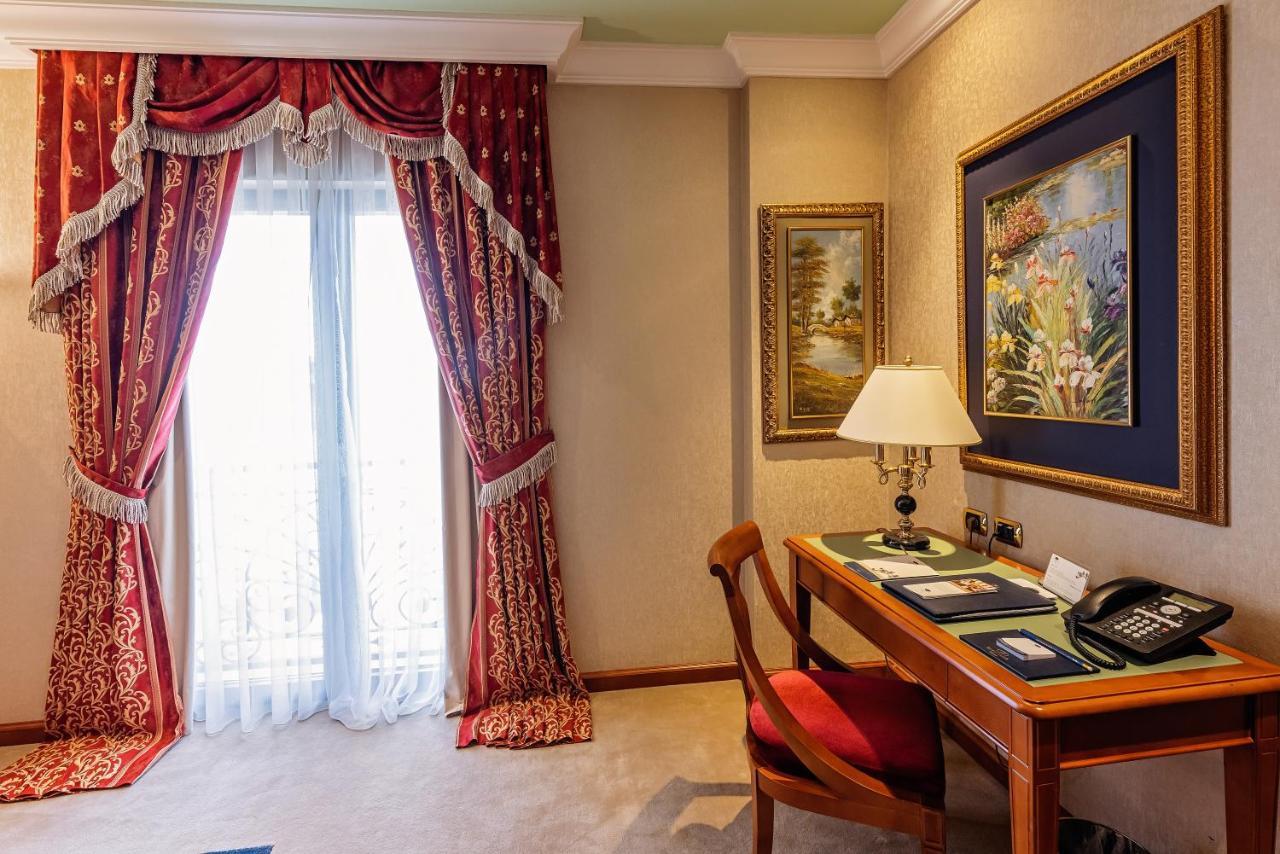 スイス ダイヤモンド ホテル プリシュティナ エクステリア 写真 A room at the hotel